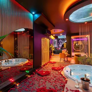 insolite-spa-privatif-suite-toile.midi-pyreneeshotels.com/